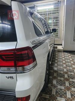 تۆیۆتا لاند کروزەر